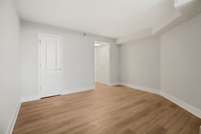 Building Photo - 1 Bed 1 Bath - Rockville Condo - Completel...