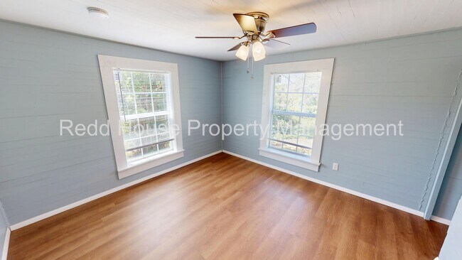 Building Photo - 103 Watkins St