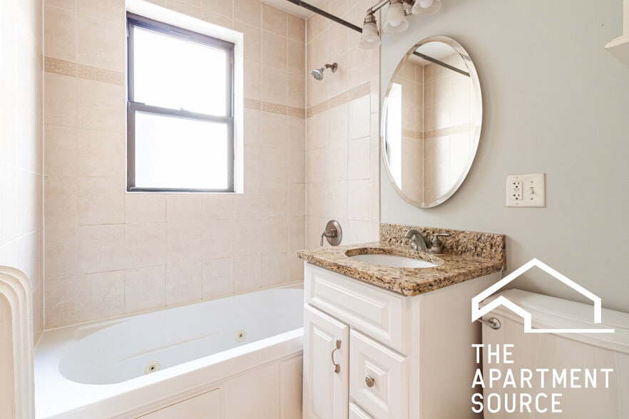 Building Photo - 736 W Addison St