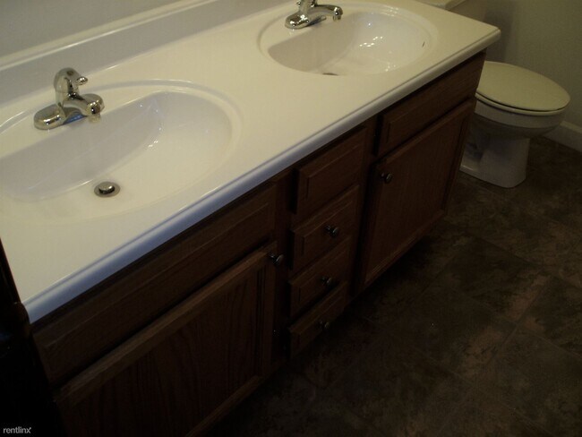 Building Photo - 2 br, 1 bath Townhome - 901 Hartwell Drive A