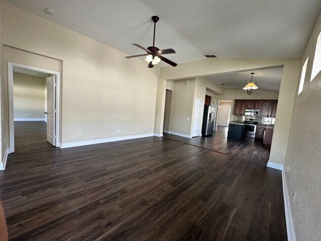 Building Photo - 2211 Pine Oaks Tr