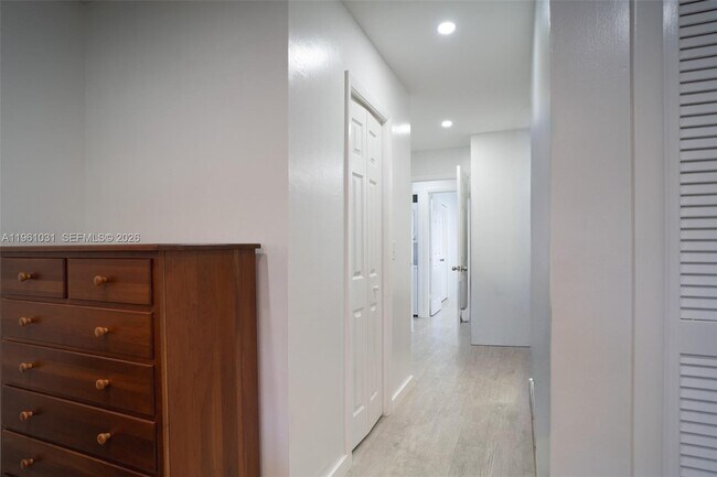 Building Photo - 135 Essex Rd