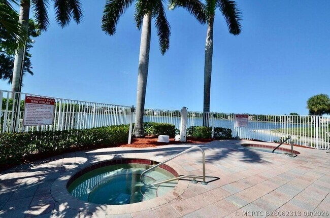 Building Photo - 10537 Pelican Dr