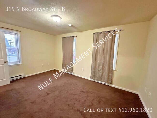 Building Photo - 319 N Broadway St