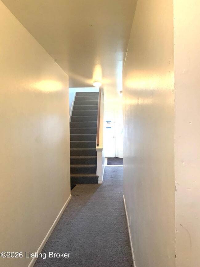 Building Photo - 2220 Heather Ln