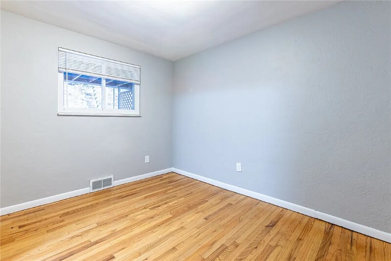 Building Photo - 2273 Pauline Ave