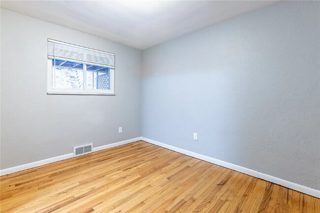 Building Photo - 2273 Pauline Ave