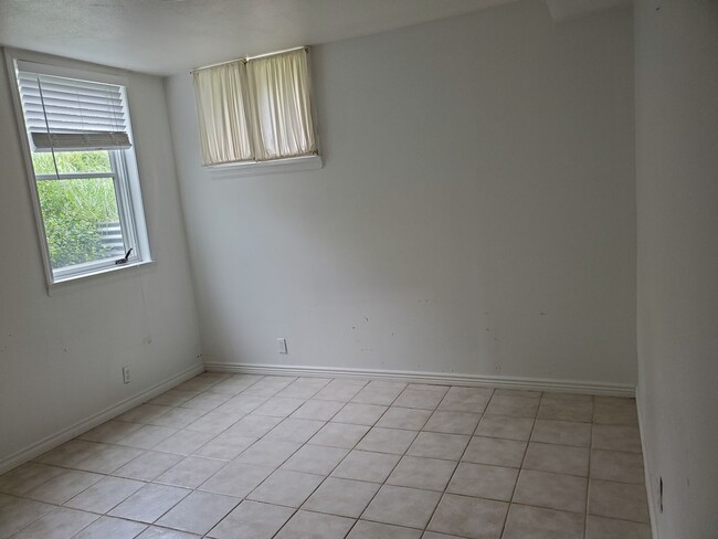 Building Photo - One Bedroom Apartment in the Heart of Down...