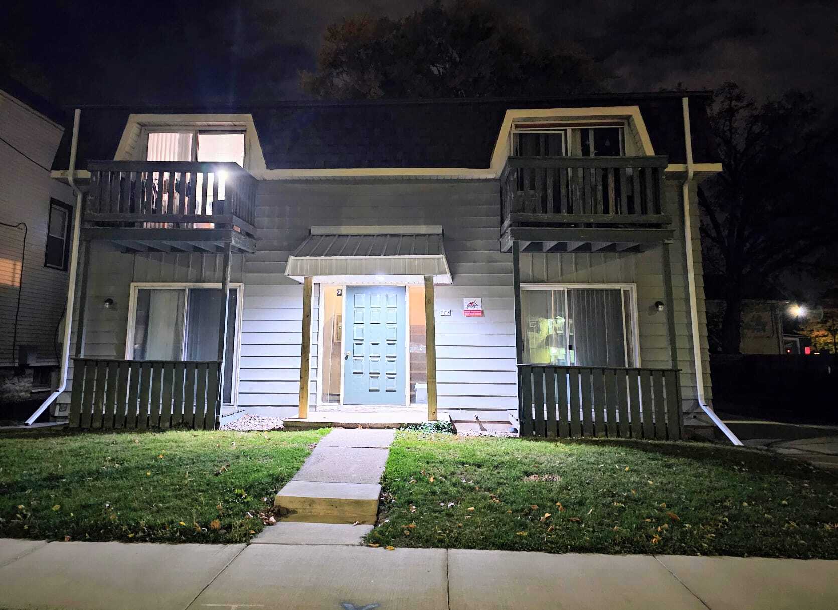 Building Photo - 708 W Lincoln Ave