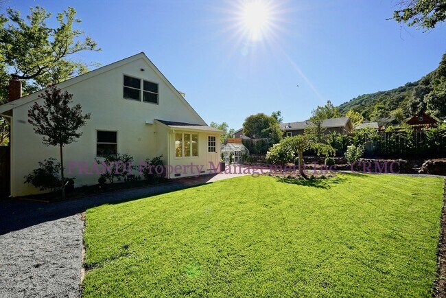 Building Photo - Marinwood Gem, Fully Renovated, Stylish an...