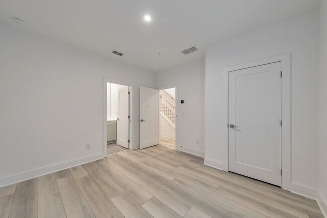 Building Photo - 517 Motivation Cir NW