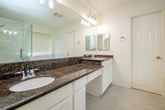 Building Photo - 22510 Holly Lake Dr