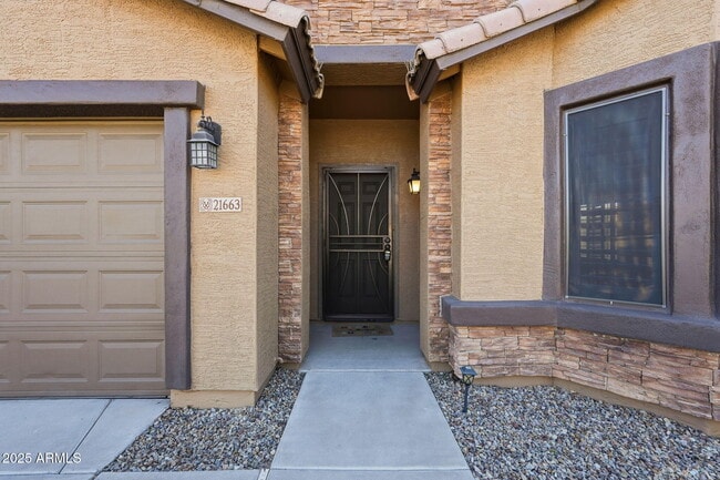 Building Photo - 21663 E Via Del Rancho Rd