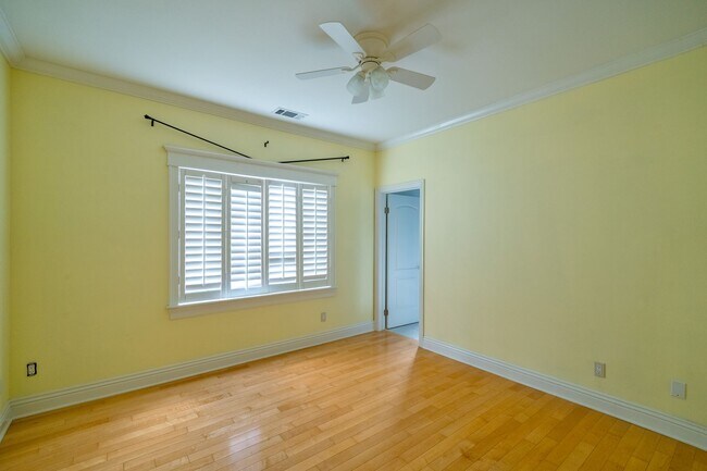 Building Photo - 8240 Sheffield Rd