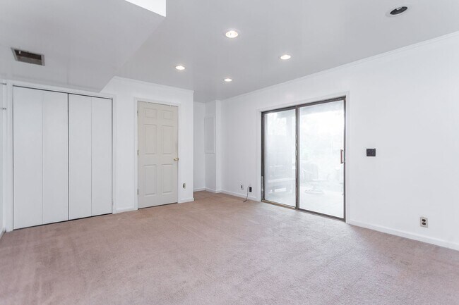 Building Photo - 1134 Mountain View Dr