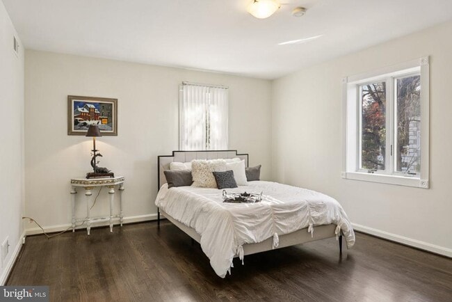 Building Photo - 5301 Goldsboro Rd