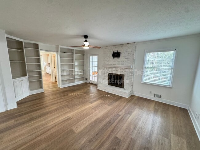 Building Photo - 4007 Shady Cir NW