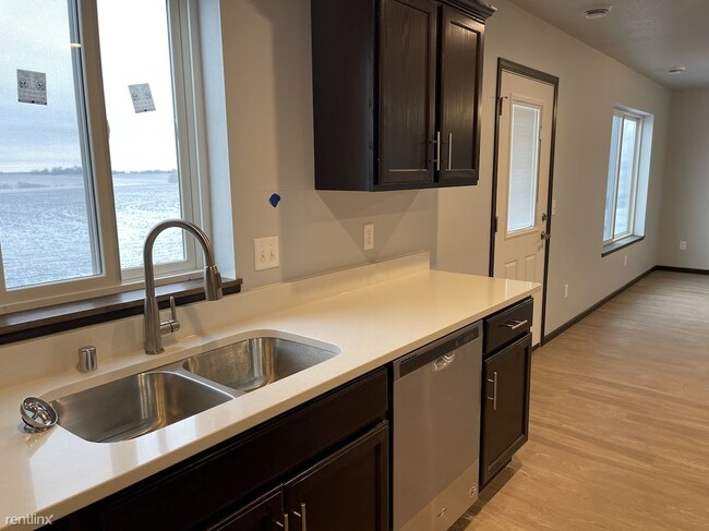 Building Photo - 4 br, 2.5 bath Townhome - Ringbaum Townhomes