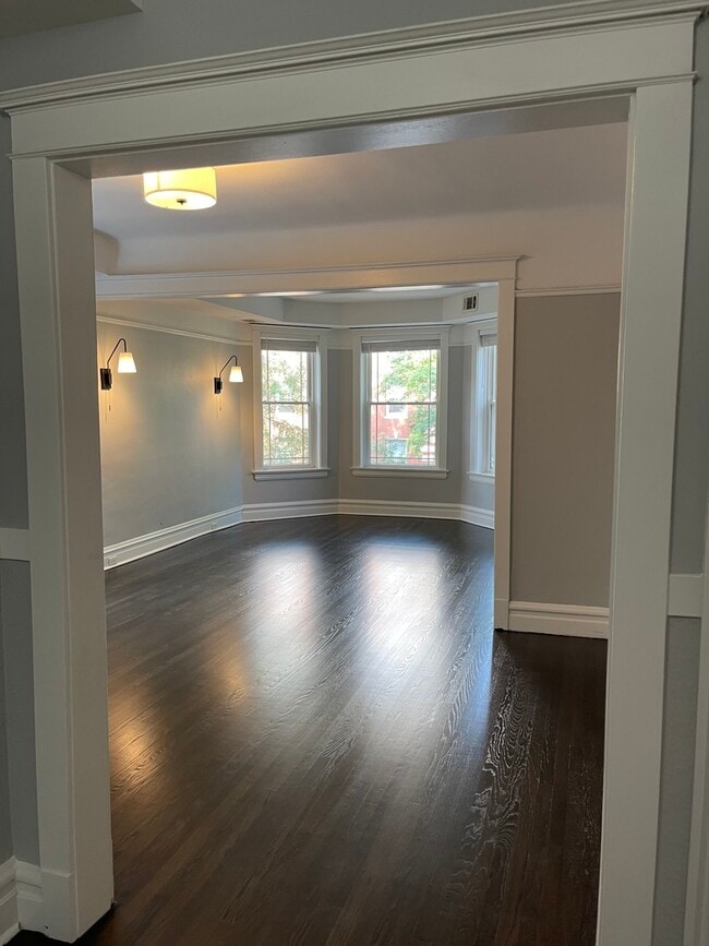 Building Photo - 5331 N Winthrop Ave