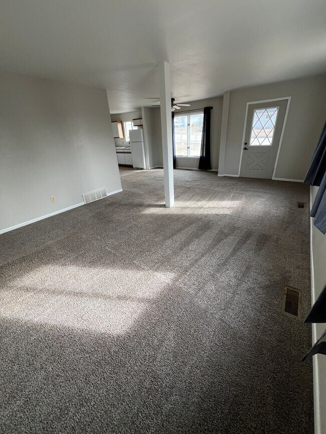 Building Photo - Centrally Located Three-Bedroom, One-Bathroom Home for Rent