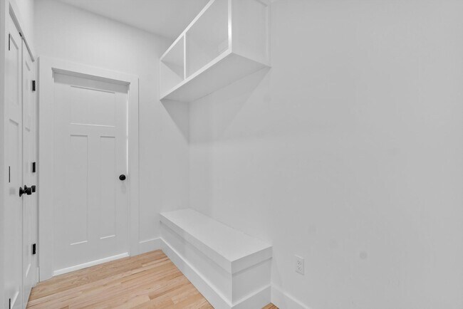 Building Photo - Move In Ready: Custom-built home