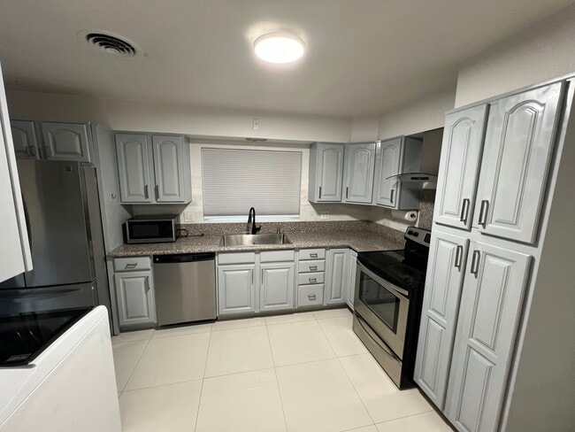 Building Photo - 215 Rancho Vista Dr