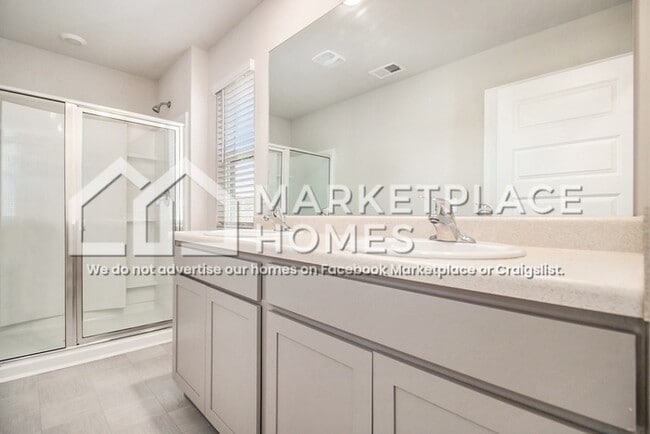 Building Photo - 48 Silver Birch Pass