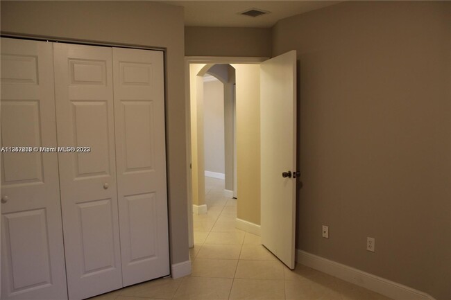 Building Photo - 4967 Tradewinds Ter