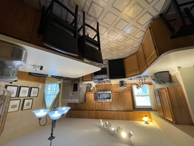 Building Photo - 1708 Howlett Ln