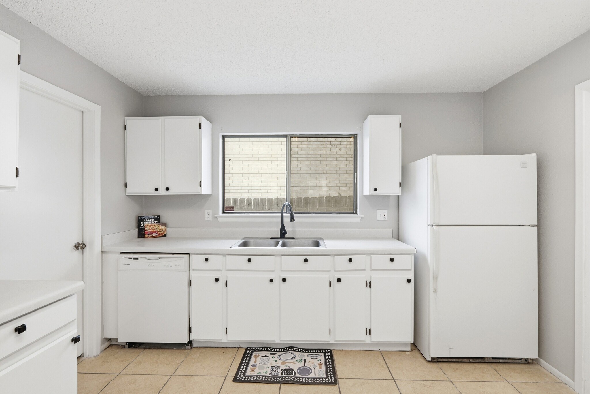 Building Photo - 9110 Roquefort