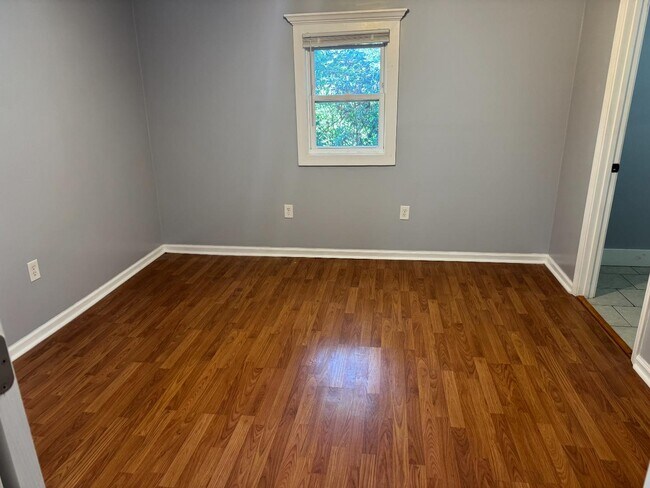 Building Photo - 608 Wilson Ave