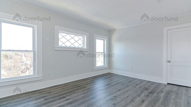 Building Photo - 11 Pleasant St