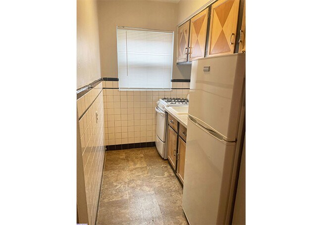 Building Photo - 956 Ludlow Ave