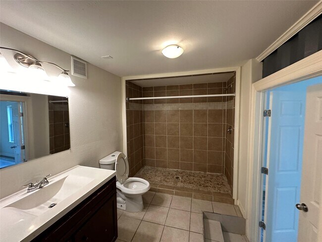 Building Photo - 3826 Lehall St