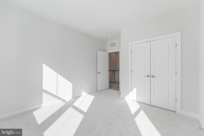 Building Photo - 44592 Strabane Ter