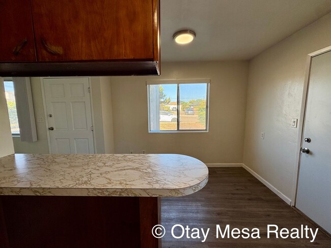 Building Photo - Charming 2-Bedroom Home with Expansive Out...