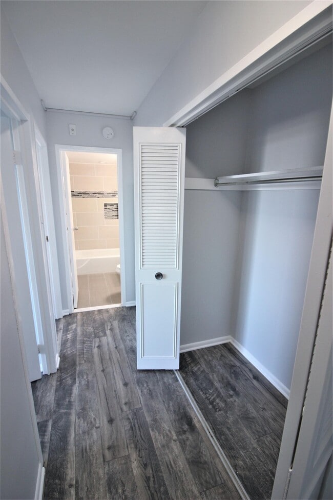 Building Photo - 10401 Grosvenor Pl