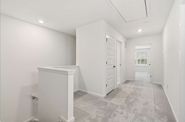 Building Photo - Spacious 3-Bed Townhouse w/ Two Car Garage