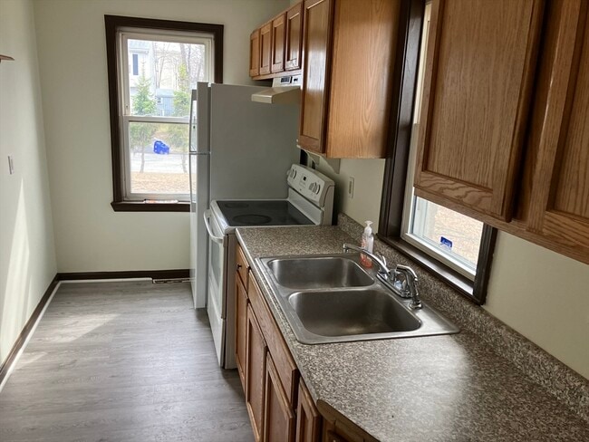 Building Photo - 37 Lawn St