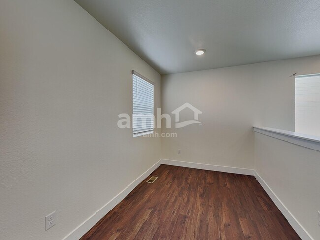 Building Photo - 3975 Ryedale Wy