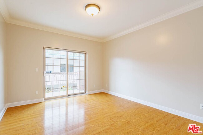Building Photo - 421 E Santa Anita Ave