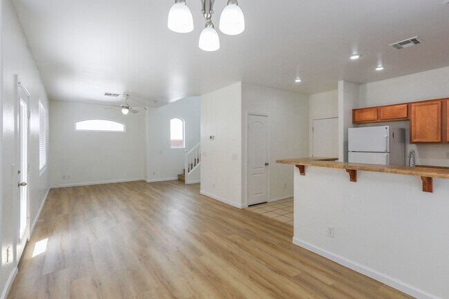 Building Photo - 3 Bedroom And Loft Southwest Gated Communi...