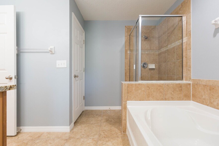 Building Photo - 15939 Fishhawk View Dr