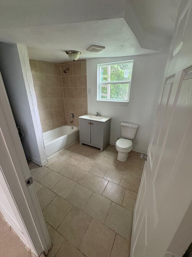 Building Photo - Your dream home awaits!