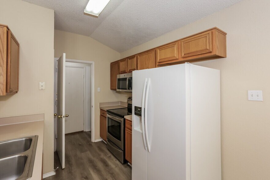 Building Photo - 6366 Twilight Cir