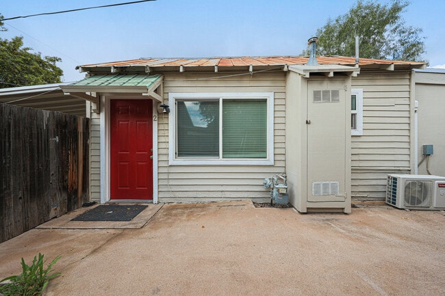 Building Photo - 1023 E Meadowbrook Ave