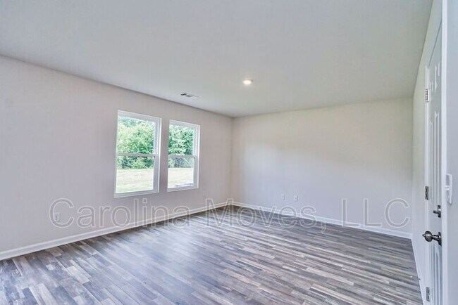 Building Photo - 321 Long Grove Ln