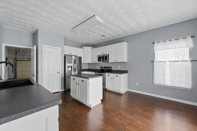 Building Photo - 1023 Snead Dr