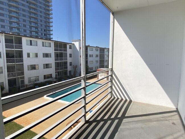 Building Photo - 4500 N Flagler Dr