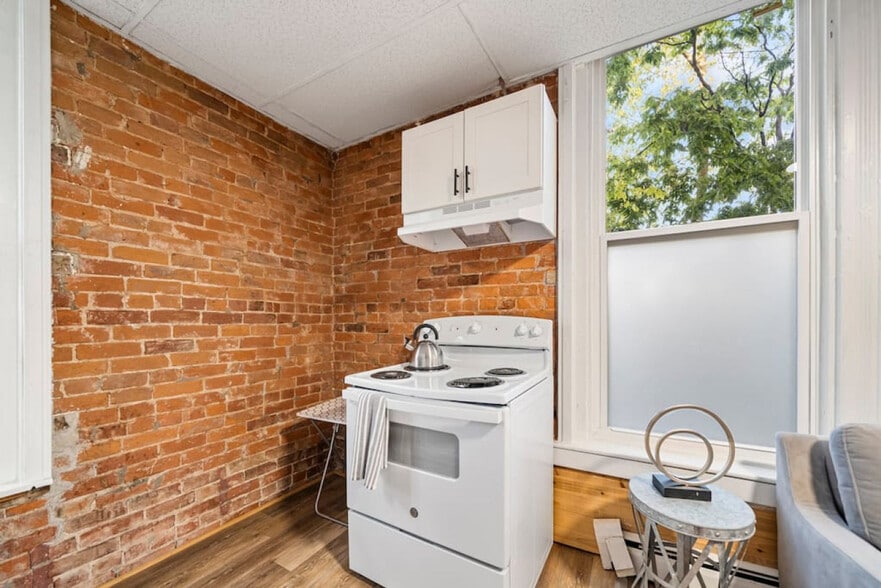 Building Photo - 242 Mccormick Pl